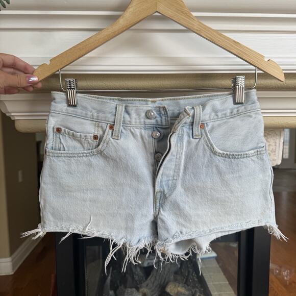 Levi's Womens 501 Jean Shorts Size 26 Button Fly Denim Light Wash Blue - Picture 1 of 6